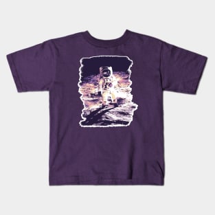 Astronaut on the moon Kids T-Shirt